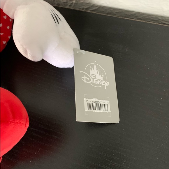 Disney’s Mickey and Minnie Valentine’s Day Plushies - Picture 5 of 9